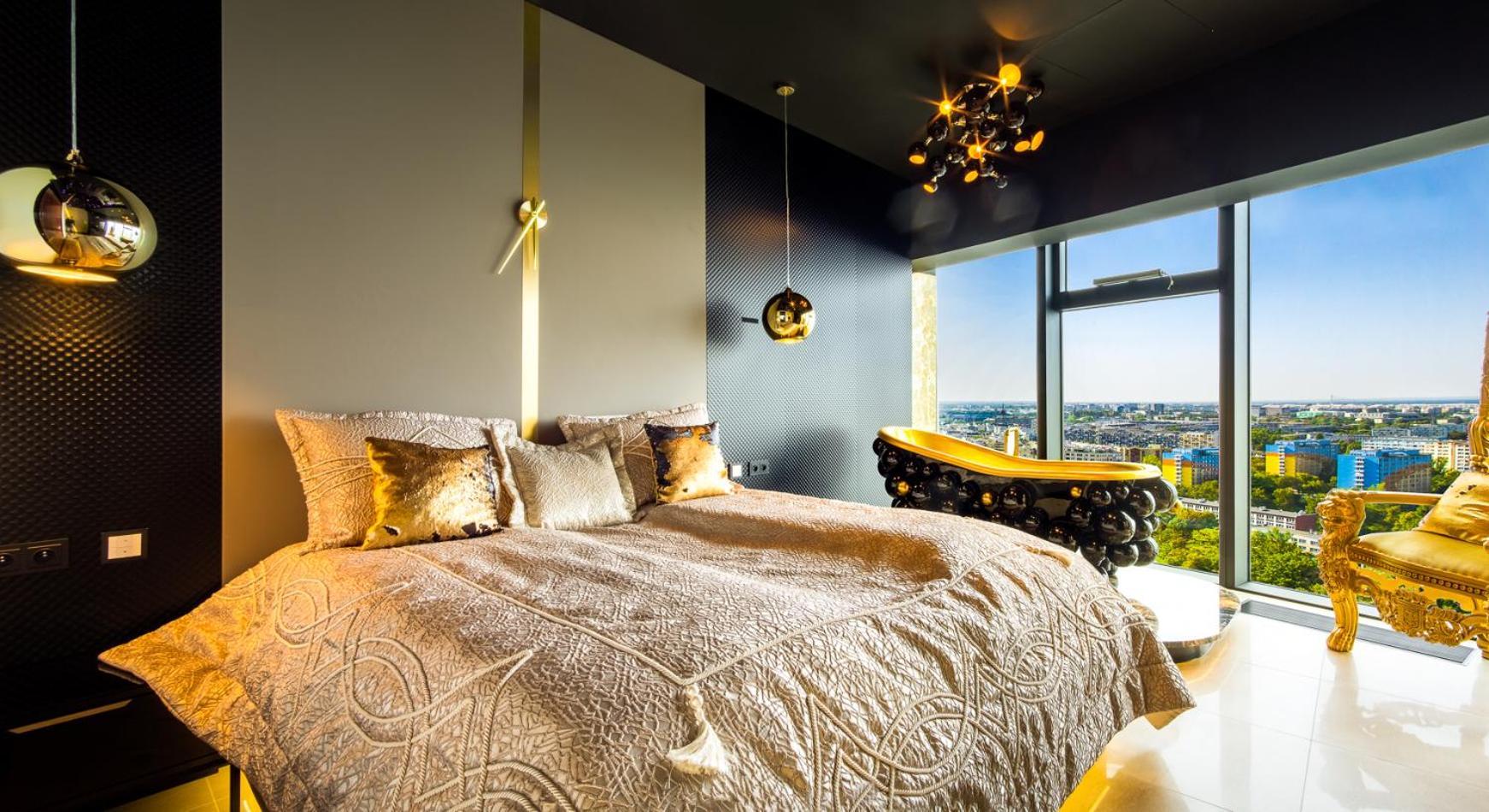 30Th+ Floor Apartments In Sky Tower Вроцлав Екстериор снимка