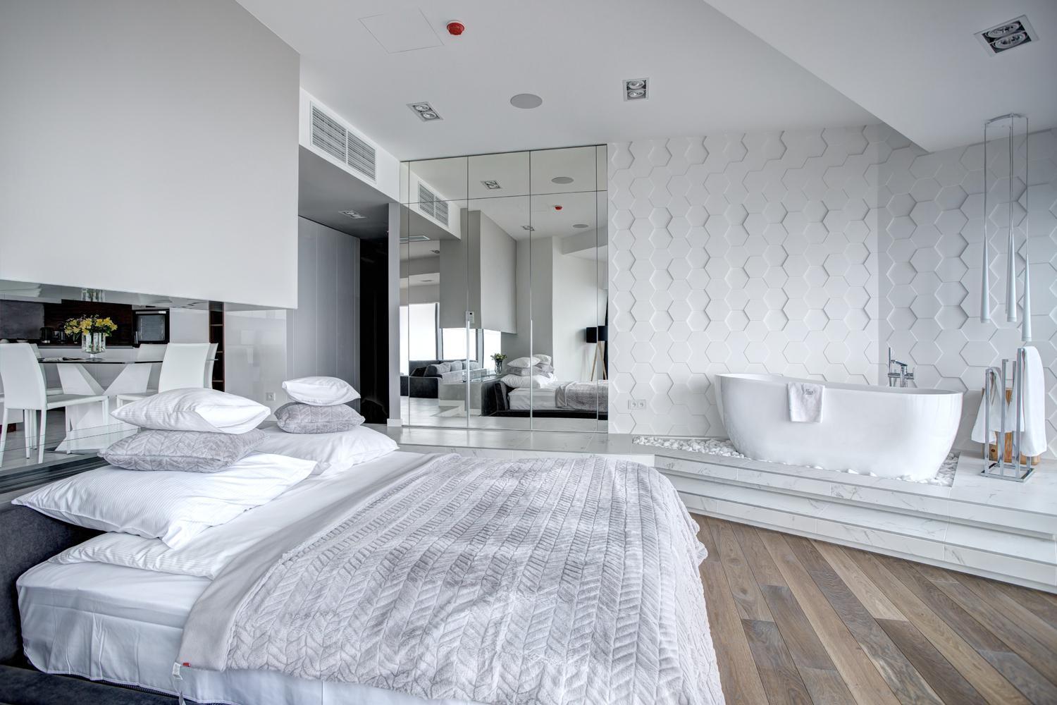 30Th+ Floor Apartments In Sky Tower Вроцлав Екстериор снимка