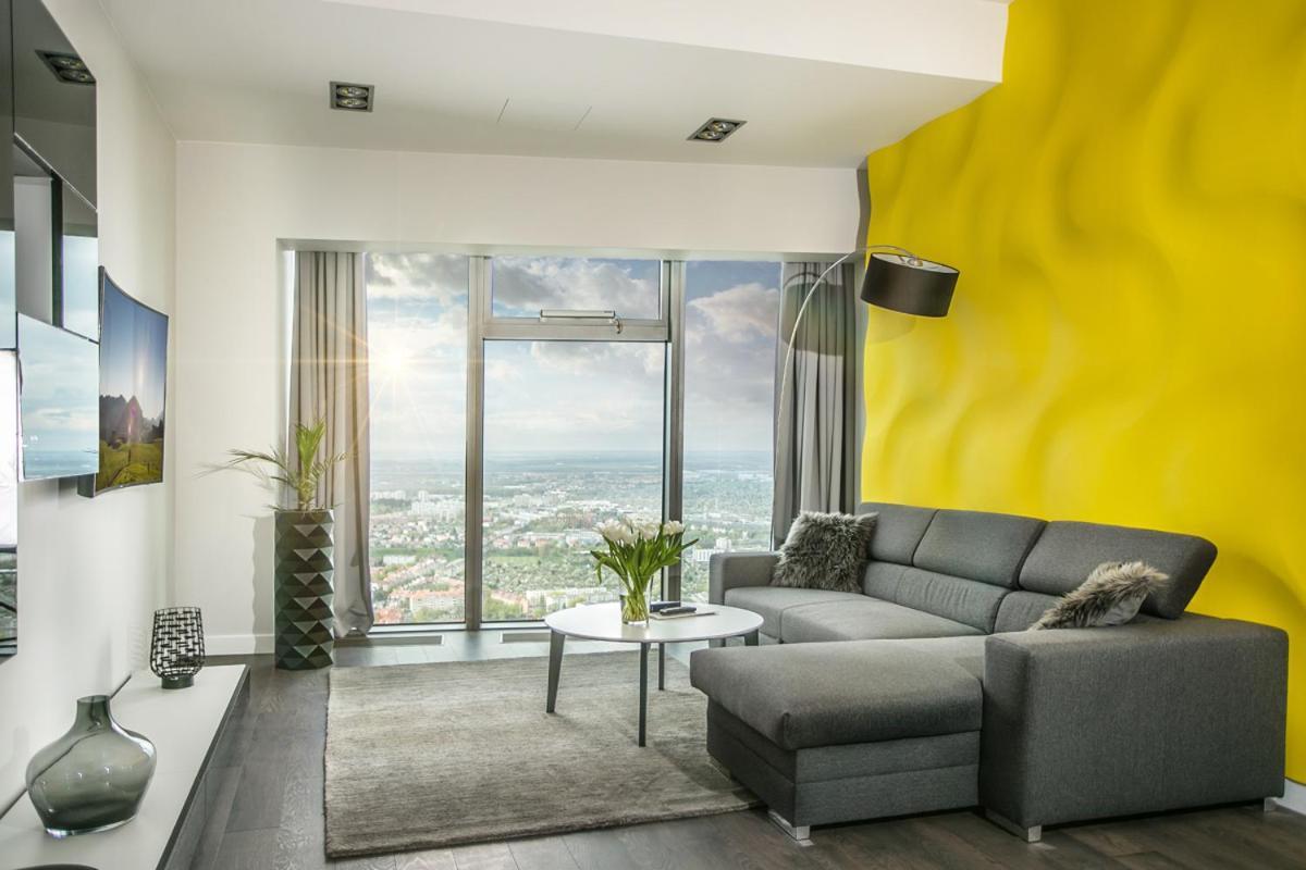 30Th+ Floor Apartments In Sky Tower Вроцлав Екстериор снимка