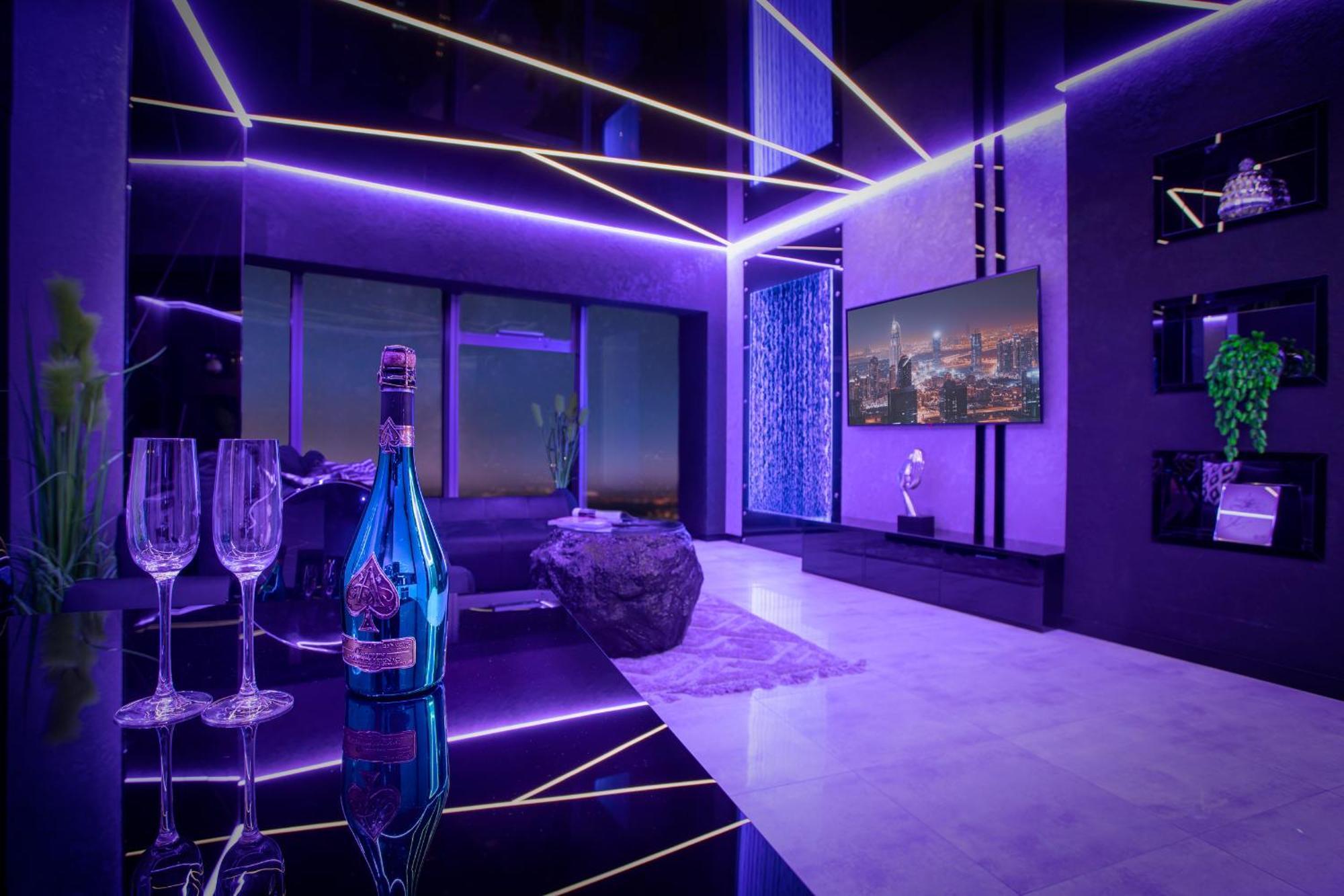 30Th+ Floor Apartments In Sky Tower Вроцлав Екстериор снимка